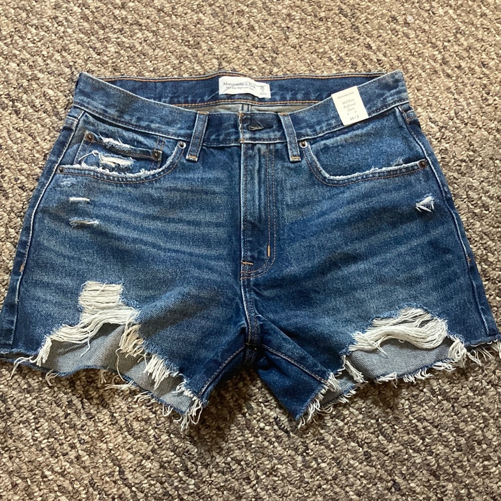Abercrombie and Fitch Mid rise boyfriend shorts size 2